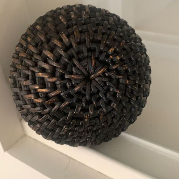 Hand Woven African Lidded Basket - Picture 4 of 4